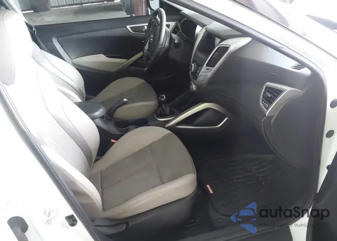 2013 Hyundai Veloster Base W/Gray z USA, uszkodzony, nr VIN KMHTC6AD3DU171621